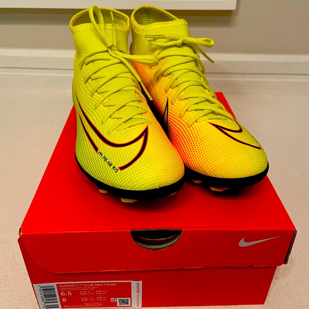 Brand new (in box) Nike Superfly 7 Club soccer cleats size 6.5